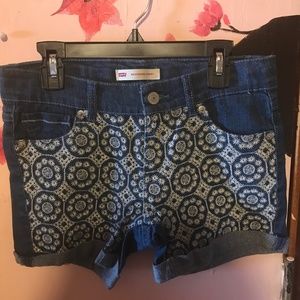 Levi’s Boyfriend shorts